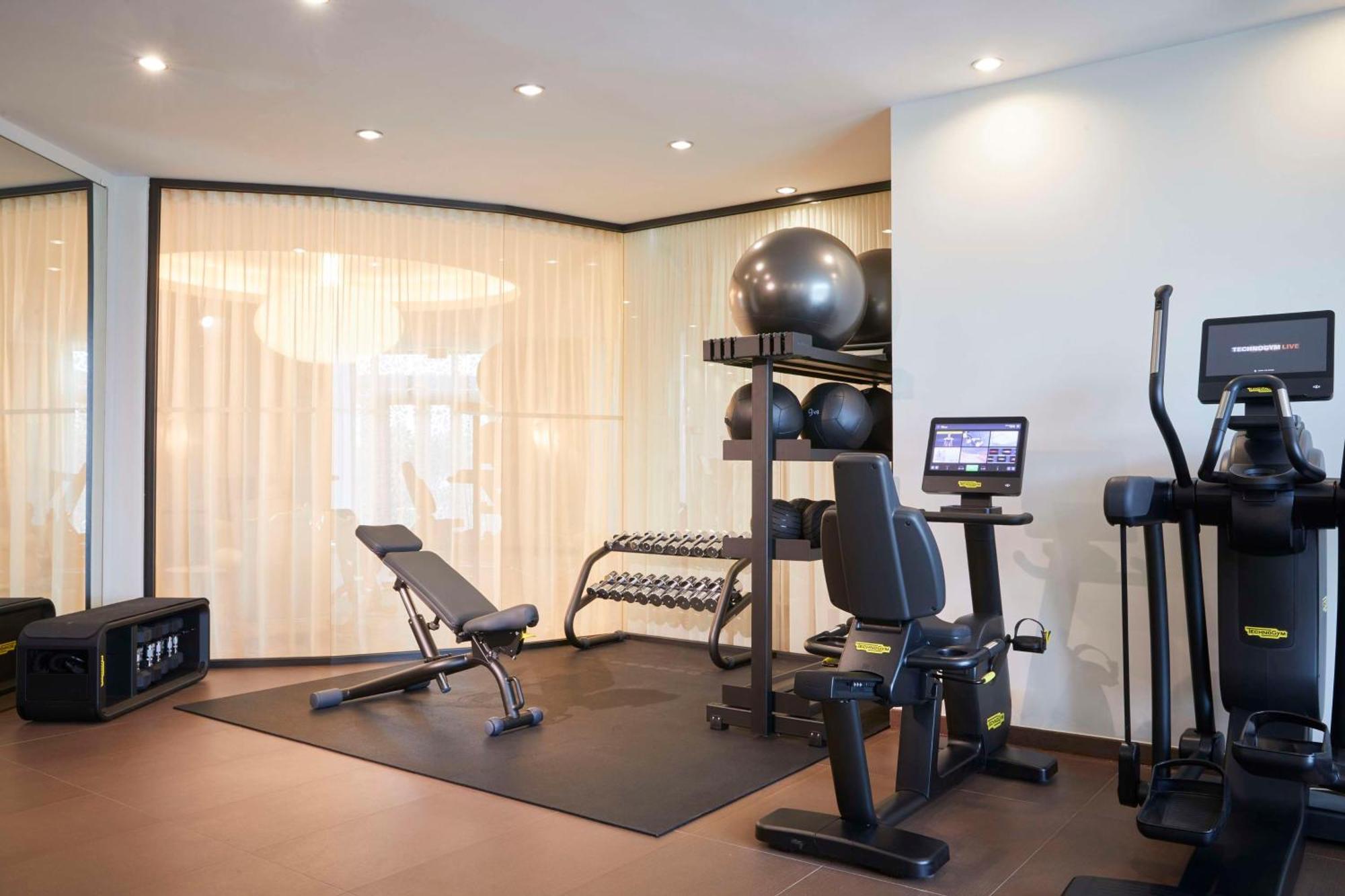 Hotel Kempinski Palace Portoroz Bagian luar foto The gym at the hotel