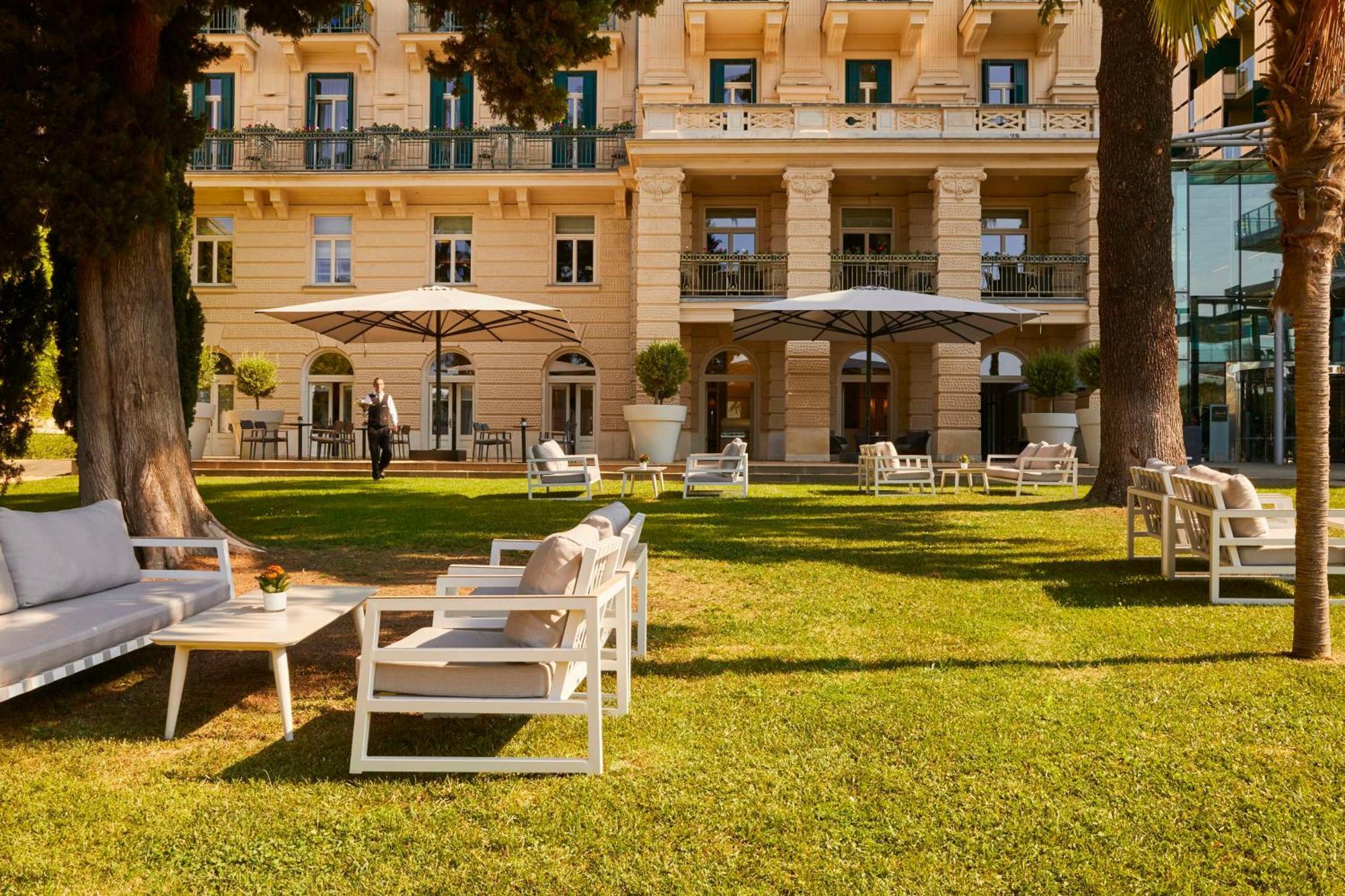 Hotel Kempinski Palace Portoroz Bagian luar foto The hotel's garden
